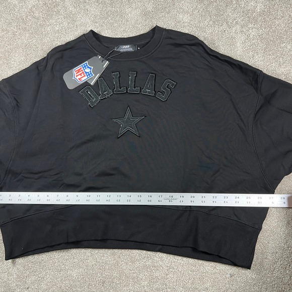 NFL Dallas Cowboys Black Luxury Athletic Crewneck Sweatshirt Women's M - Picture 4 of 9